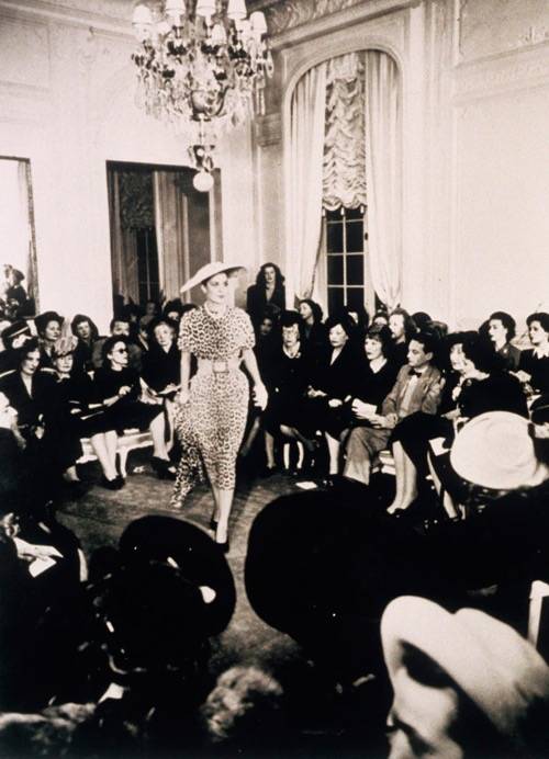 Primer desfile de DIOR en 1947